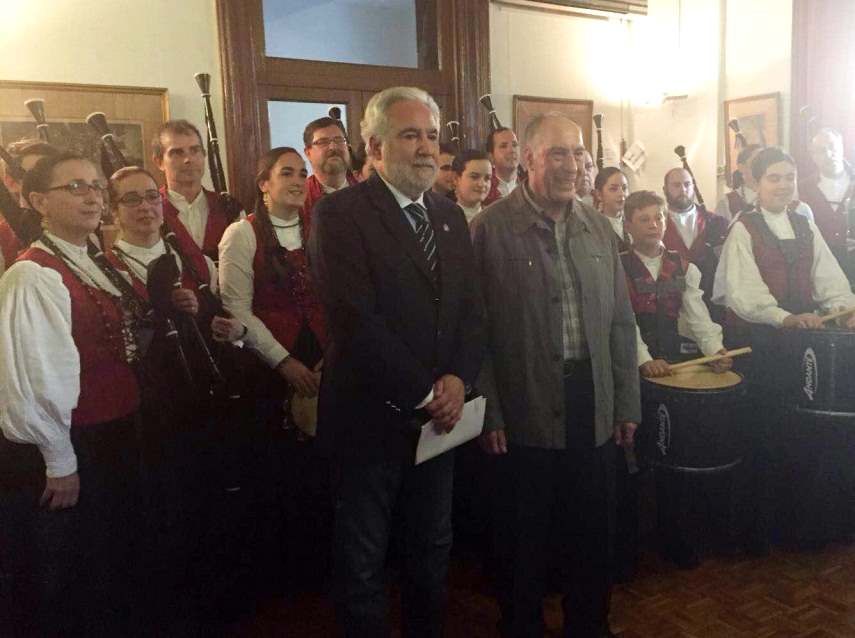 O presidente do Parlamento participa na celebración do Día das Letras Galegas organizada polo Centro Galego de Barcelona
